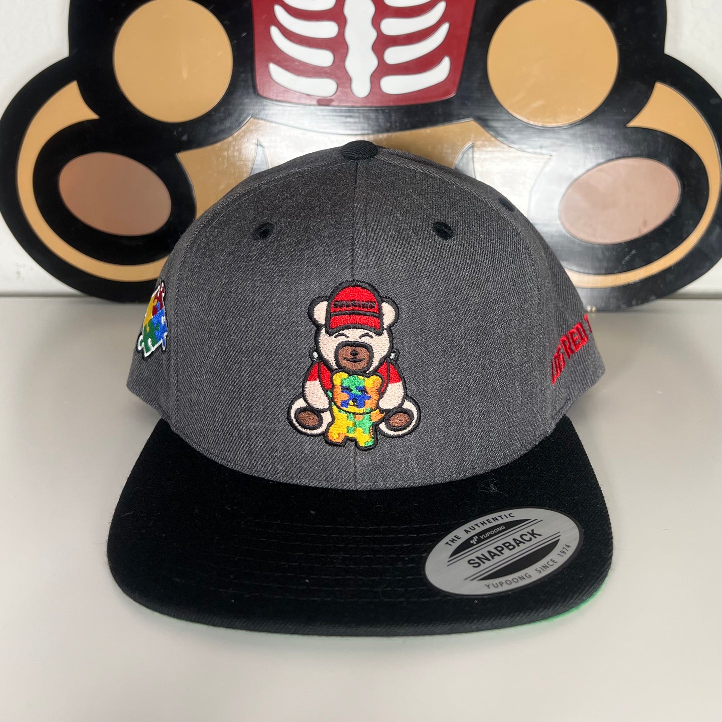 Los Red Toys Bear Hat  Especial Edition (Autism)